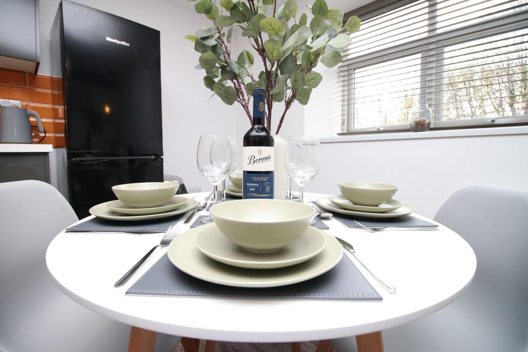 Fully Equipped Kitchen, Parking, City Centre Свонсі Екстер'єр фото