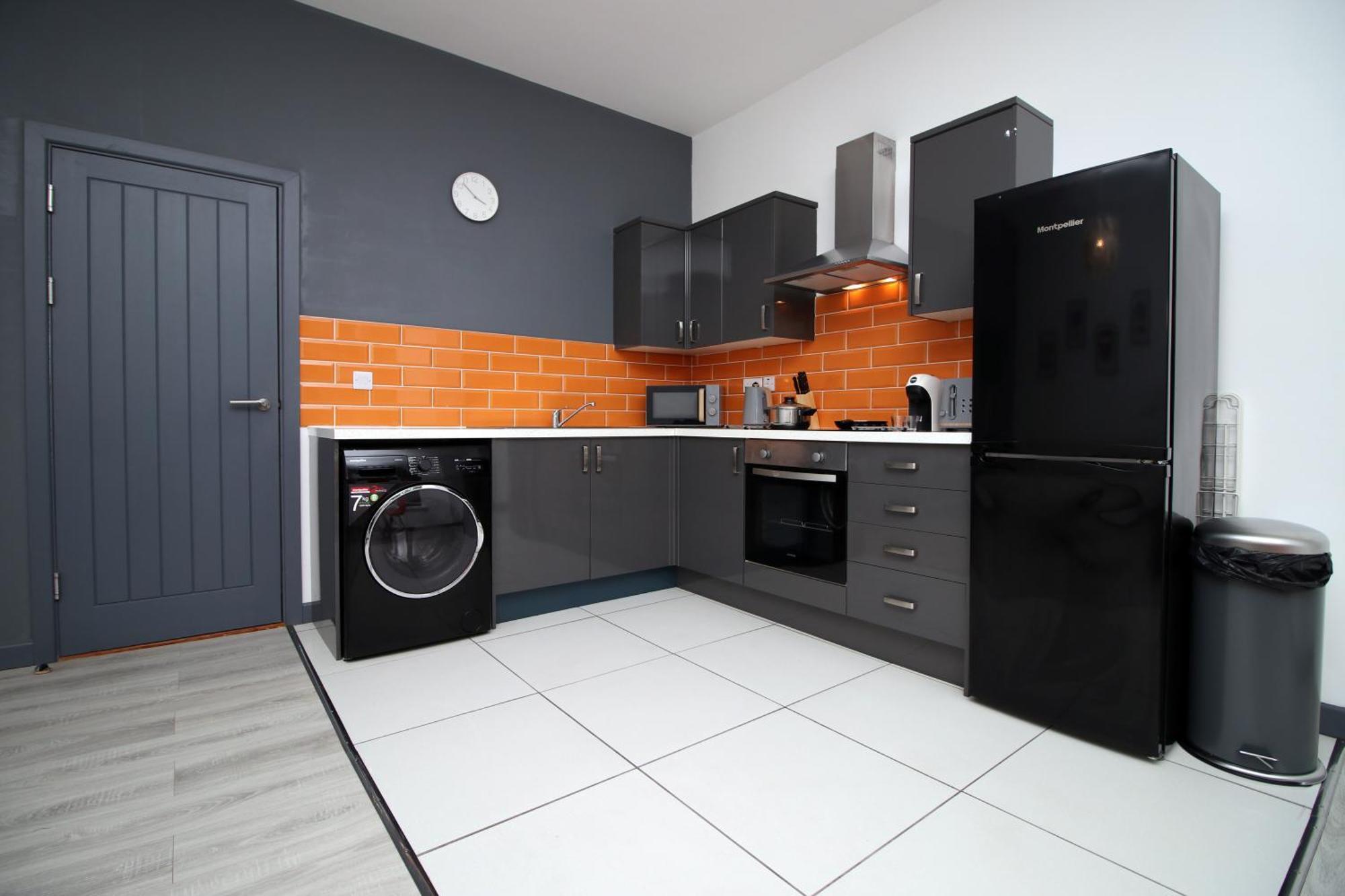 Fully Equipped Kitchen, Parking, City Centre Свонсі Екстер'єр фото