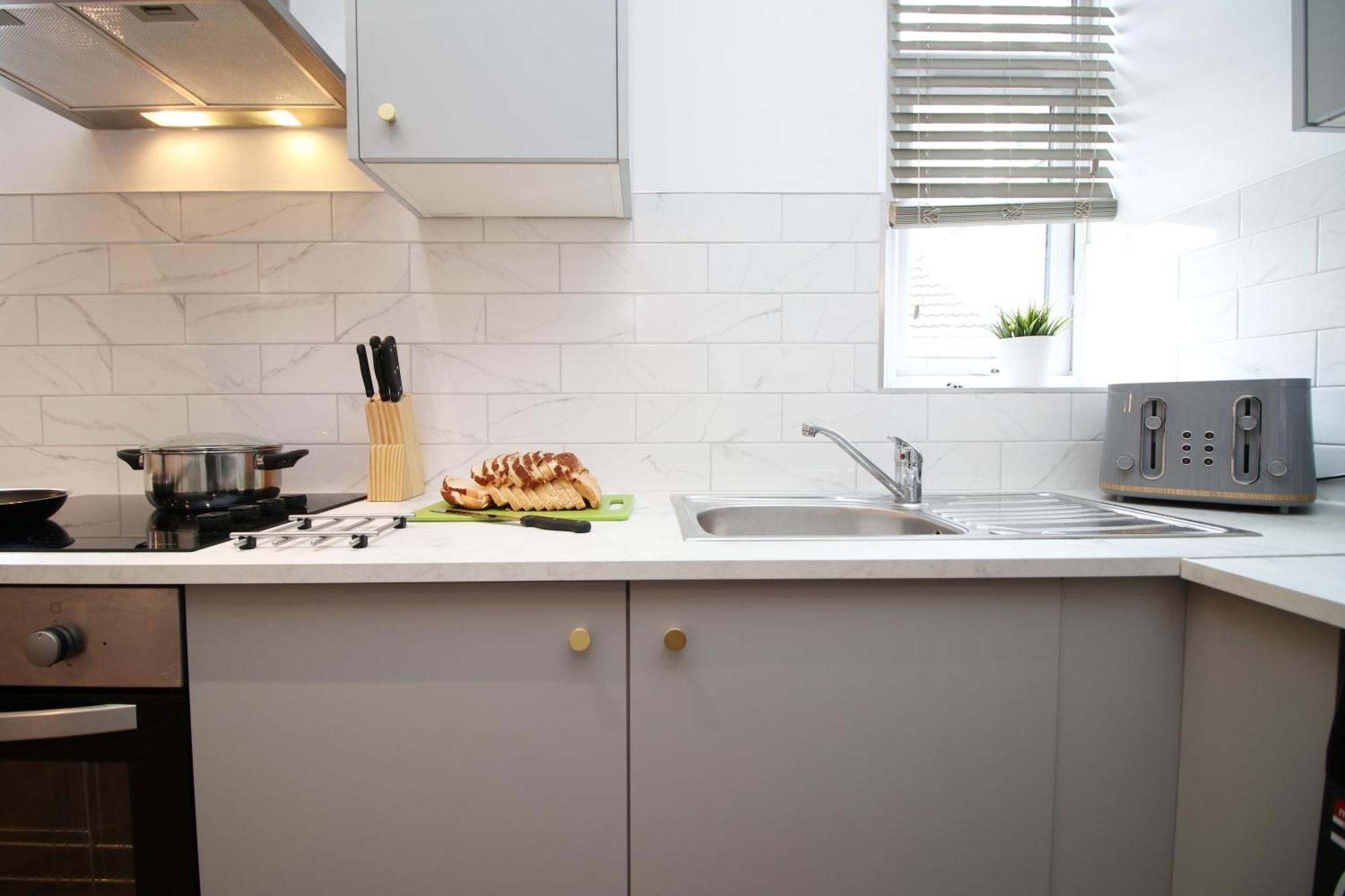 Fully Equipped Kitchen, Parking, City Centre Свонсі Екстер'єр фото