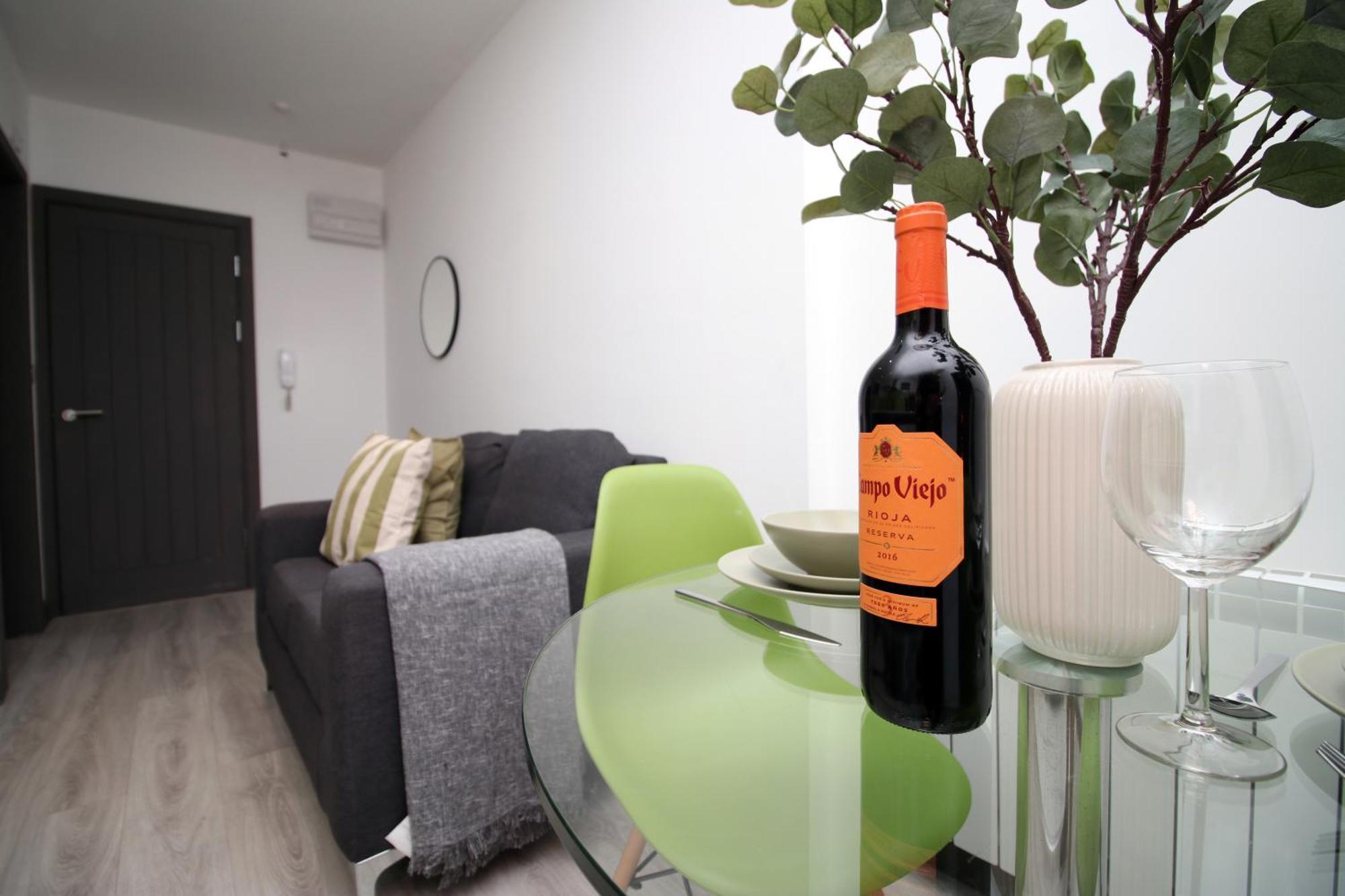 Fully Equipped Kitchen, Parking, City Centre Свонсі Екстер'єр фото