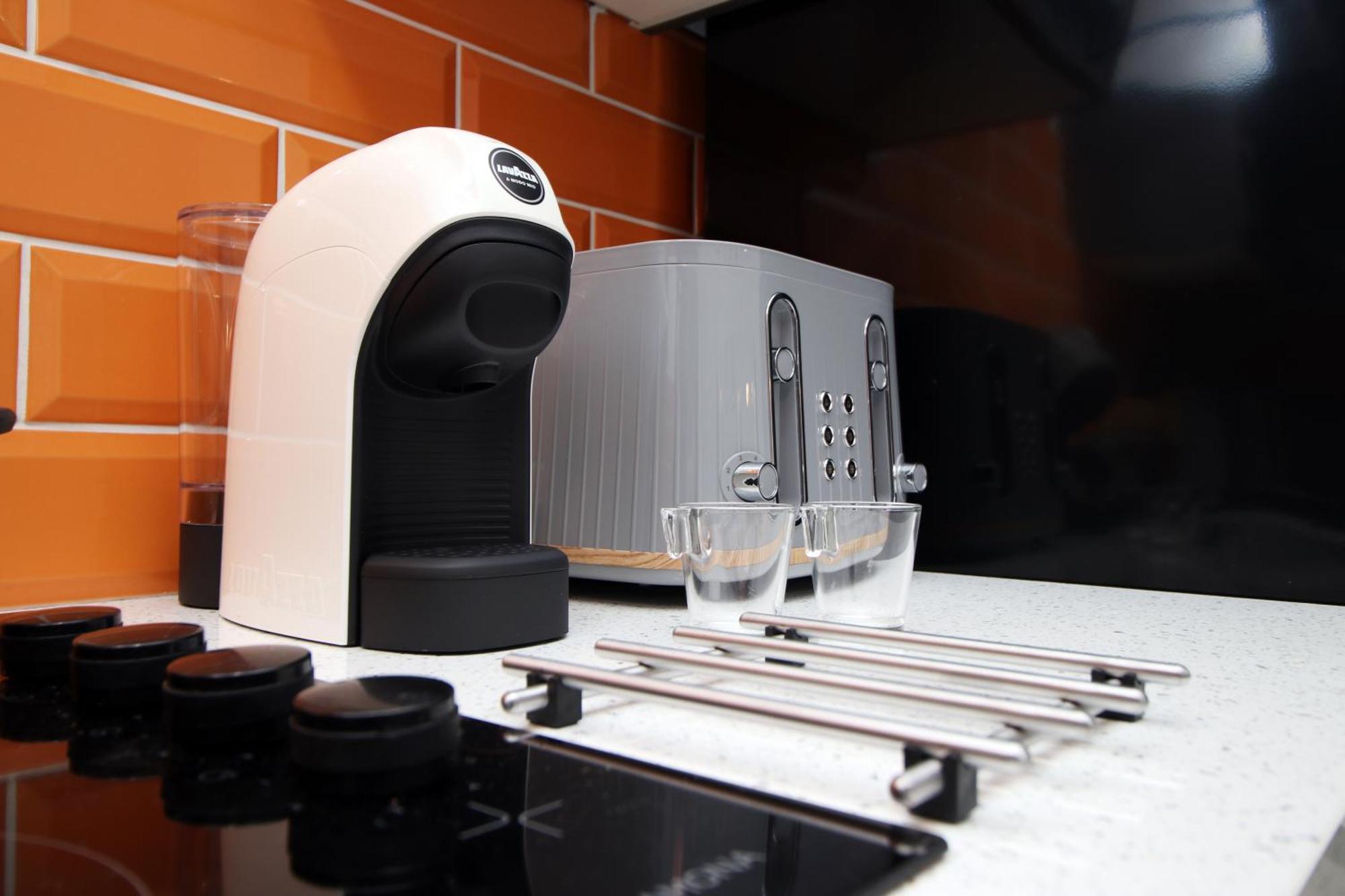 Fully Equipped Kitchen, Parking, City Centre Свонсі Екстер'єр фото