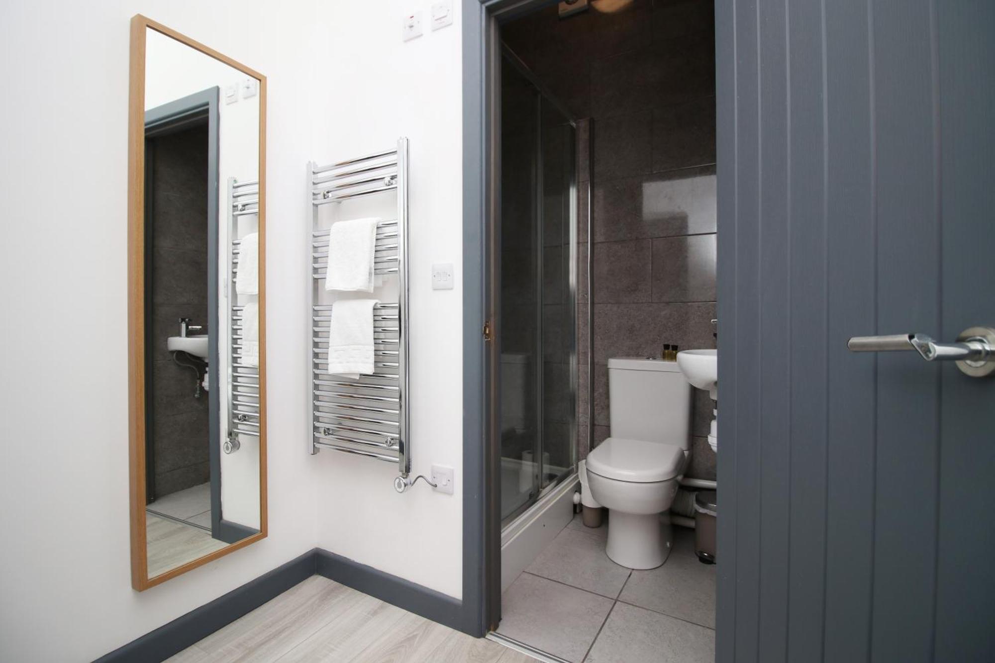 Fully Equipped Kitchen, Parking, City Centre Свонсі Екстер'єр фото