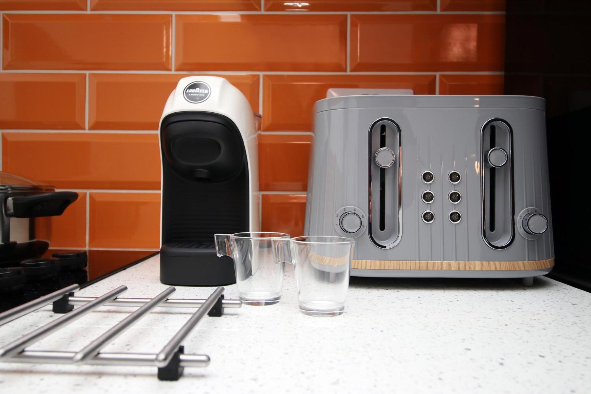 Fully Equipped Kitchen, Parking, City Centre Свонсі Екстер'єр фото