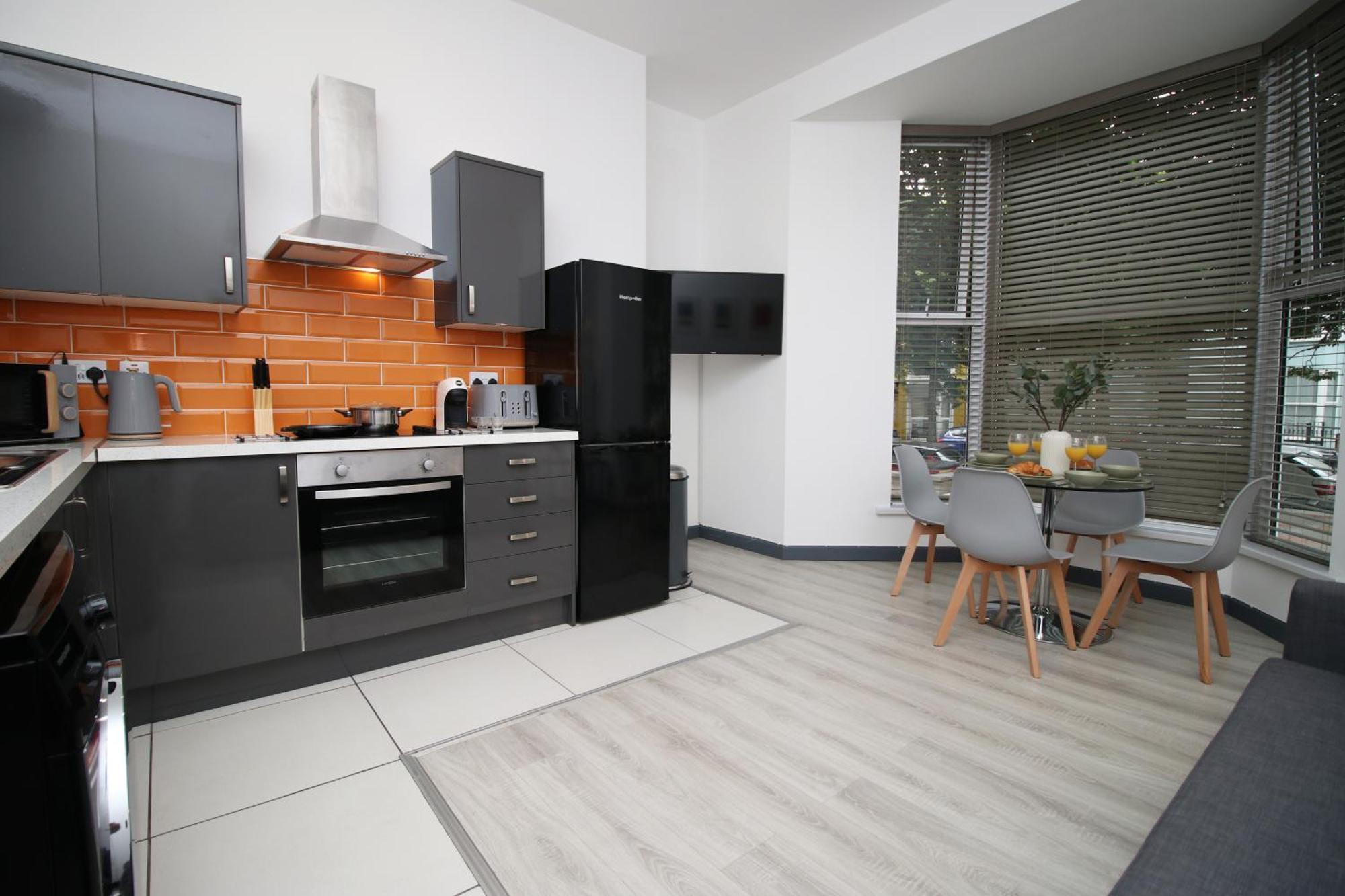 Fully Equipped Kitchen, Parking, City Centre Свонсі Екстер'єр фото